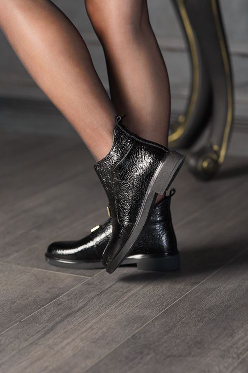 ALBİNİ HAKİKİ DERİ KADIN BOT 2610345725K