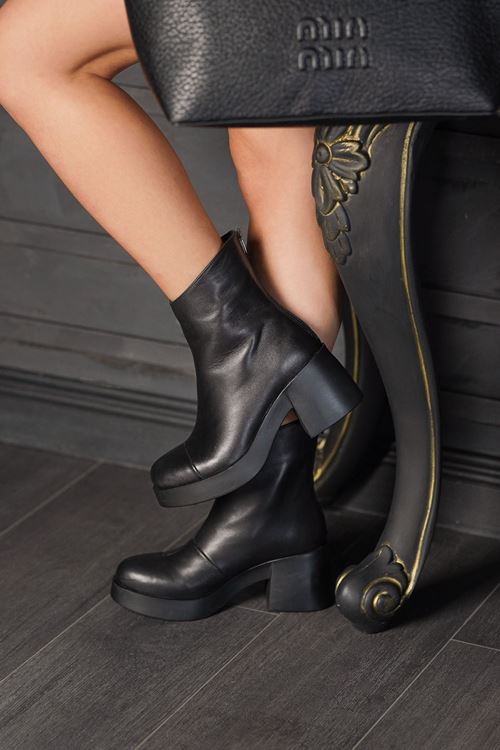 ALBİNİ HAKİKİ DERİ KADIN BOT 2610535825K