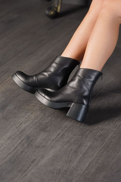 ALBİNİ HAKİKİ DERİ KADIN BOT 2610535825K