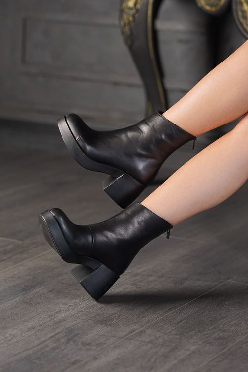 ALBİNİ HAKİKİ DERİ KADIN BOT 2610535825K