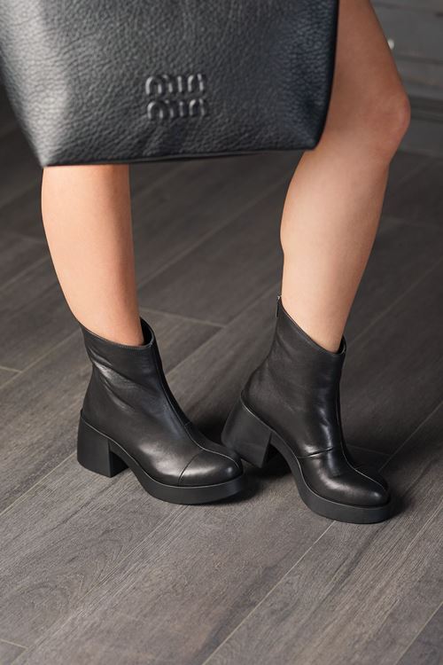 ALBİNİ HAKİKİ DERİ KADIN BOT 2610535825K