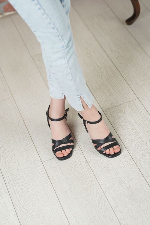 LİZSHOE HAKİKİ DERİ KADIN SANDALET MNZ 2570226Y
