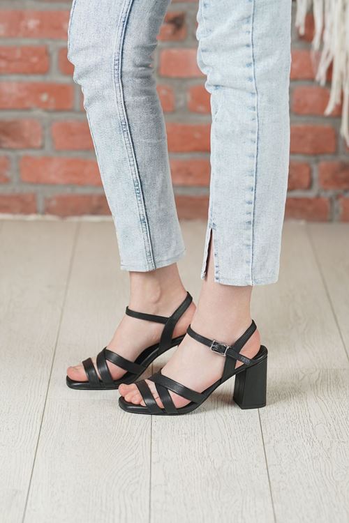 LİZSHOE HAKİKİ DERİ KADIN SANDALET MNZ 2570226Y