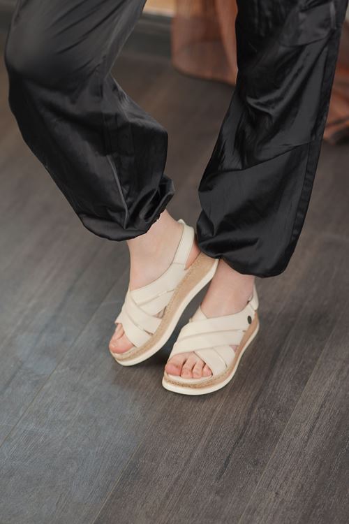 MAMMAMİA HAKİKİ DERİ KADIN SANDALET 236526Y