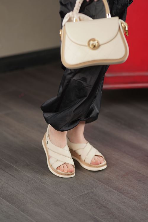 MAMMAMİA HAKİKİ DERİ KADIN SANDALET 236526Y